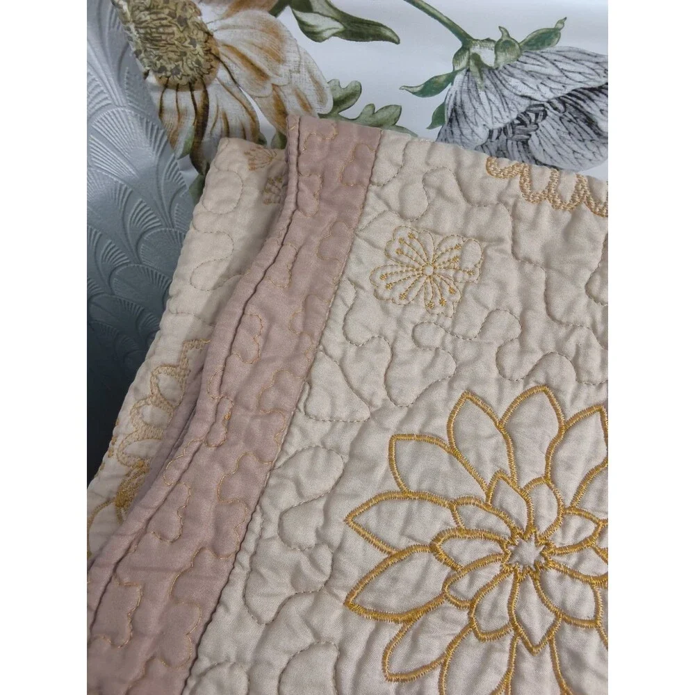 Vintage Full Size quilted Comforter and pillow Shams Scallop edge with gold...